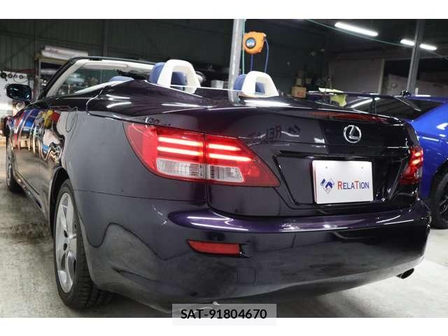 Lexus IS 2010-07 8817441-1