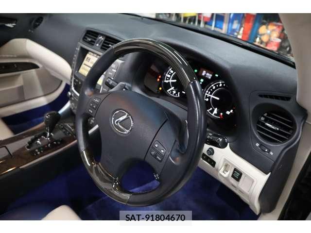 Lexus IS 2010-07 8817441-19