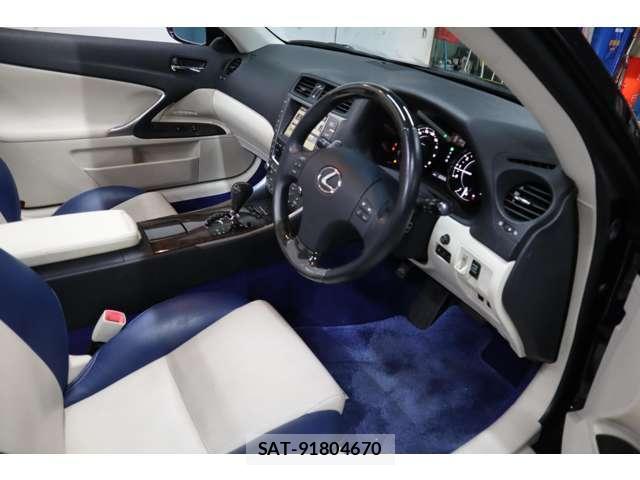 Lexus IS 2010-07 8817441-2