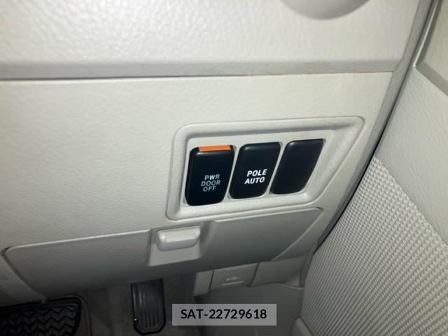 Toyota ISIS 2010-03 8813010-17
