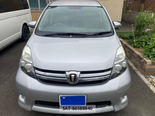 Toyota ISIS 2016-08 8813597-0