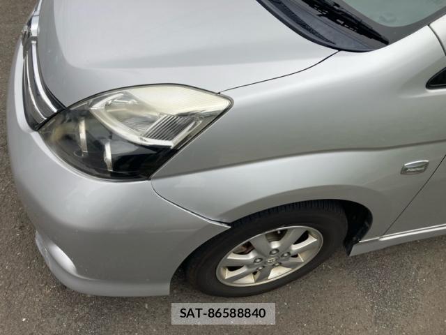 Toyota ISIS 2016-08 8813597-1