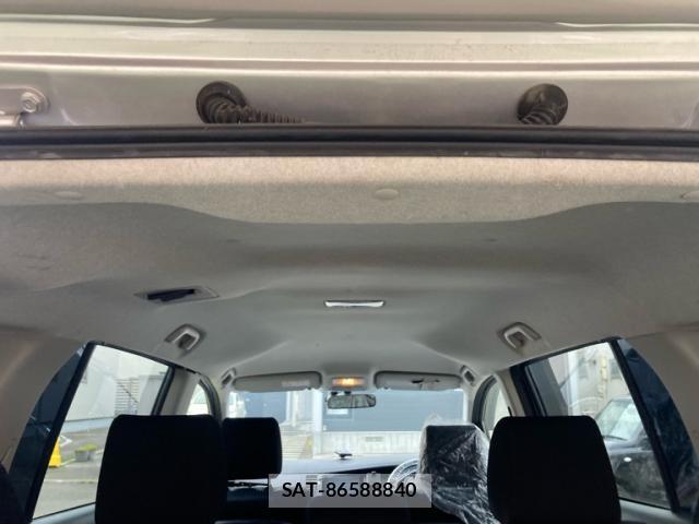 Toyota ISIS 2016-08 8813597-11