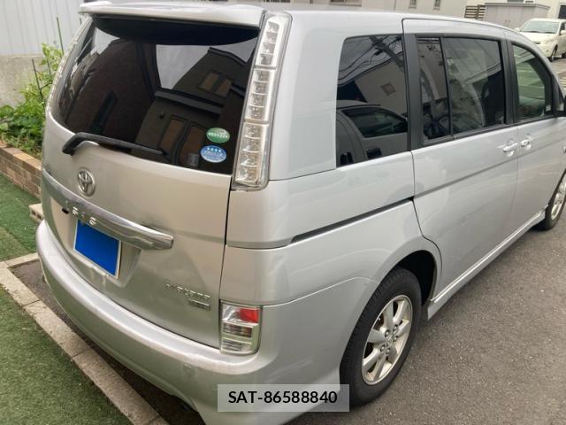 Toyota ISIS 2016-08 8813597-12