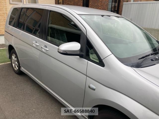 Toyota ISIS 2016-08 8813597-13