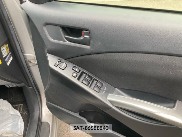 Toyota ISIS 2016-08 8813597-18