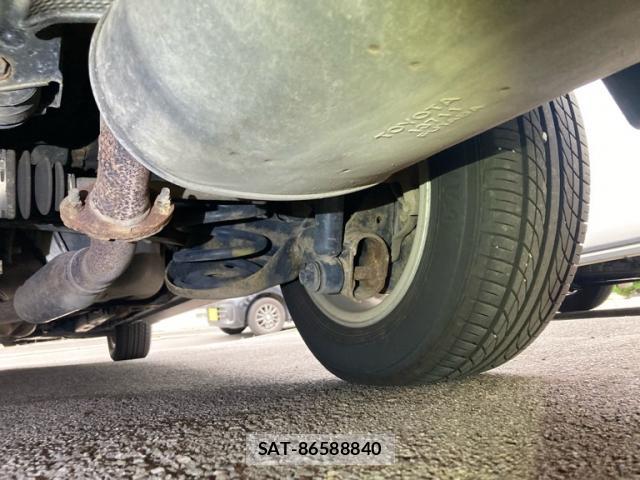 Toyota ISIS 2016-08 8813597-7