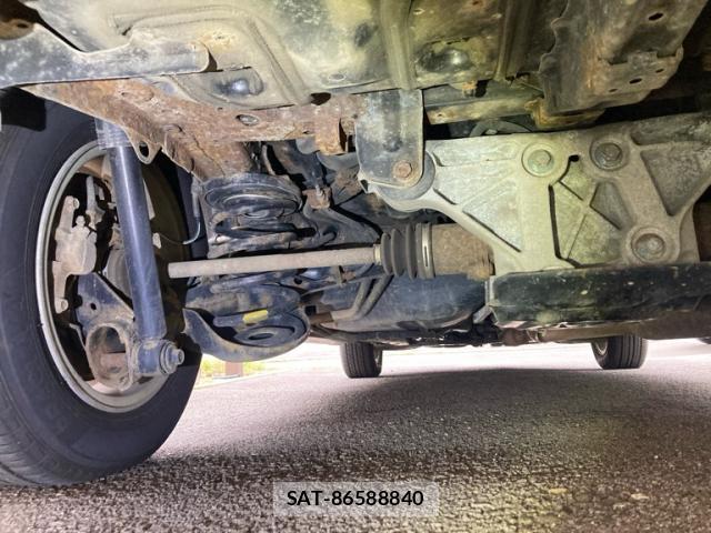 Toyota ISIS 2016-08 8813597-8