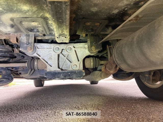 Toyota ISIS 2016-08 8813597-9