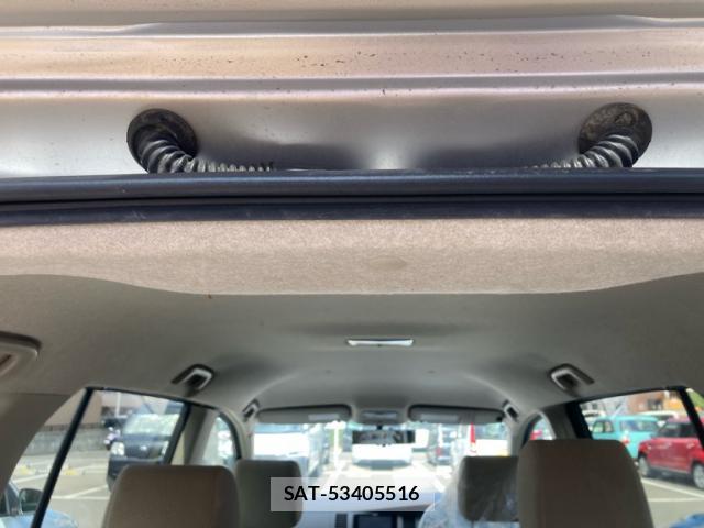 Toyota ISIS 2011-09 8813603-11