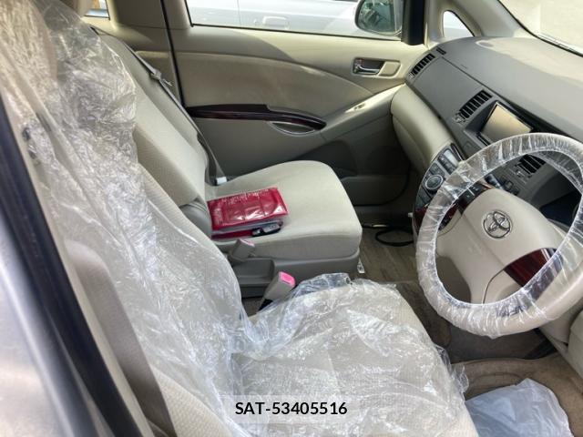 Toyota ISIS 2011-09 8813603-17