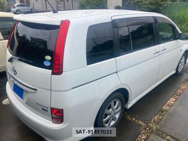 Toyota ISIS 2009-11 8813847-13