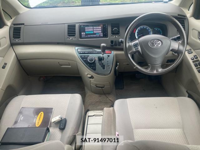Toyota ISIS 2009-11 8813847-15