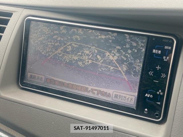 Toyota ISIS 2009-11 8813847-19