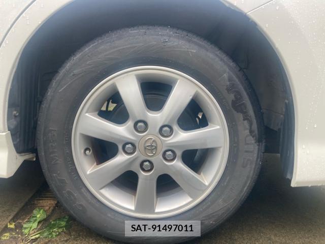 Toyota ISIS 2009-11 8813847-5