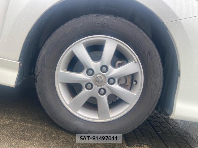Toyota ISIS 2009-11 8813847-7