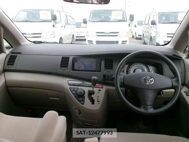 Toyota ISIS 2007-02 8818006-12