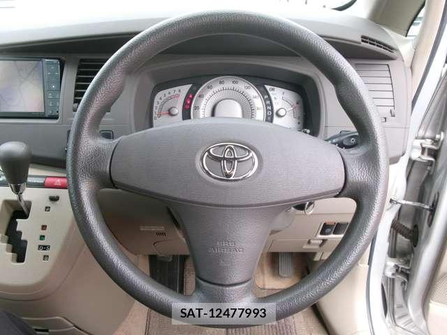 Toyota ISIS 2007-02 8818006-13