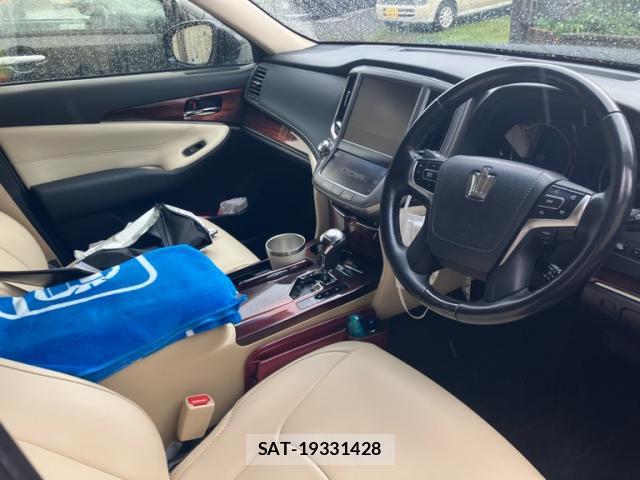 Toyota KLUGER HYBRID 2013-11 8813257-8