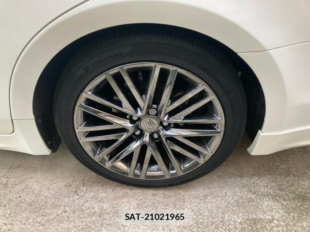 Toyota KLUGER HYBRID 2013-10 8813577-12