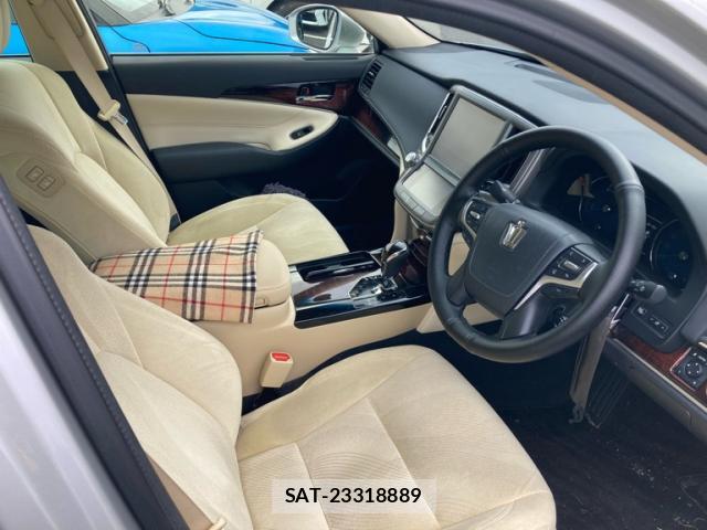 Toyota KLUGER HYBRID 2016-09 8813660-8
