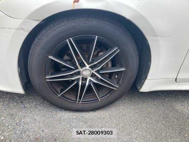 Toyota KLUGER HYBRID 2013-10 8813841-12