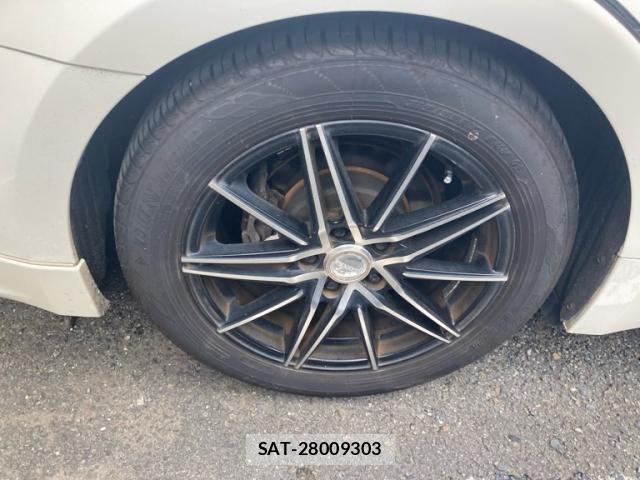 Toyota KLUGER HYBRID 2013-10 8813841-2