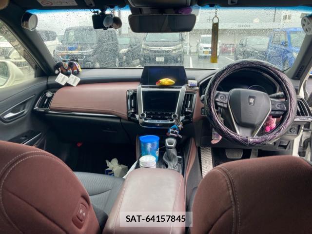 Toyota KLUGER HYBRID 2018-07 8814082-4