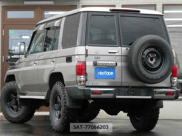 Toyota Land Cruiser 70 2000-12 8812907-11
