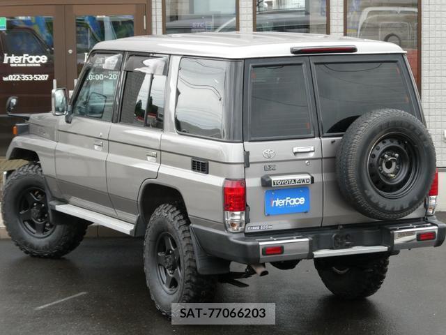 Toyota Land Cruiser 70 2000-12 8812907-12
