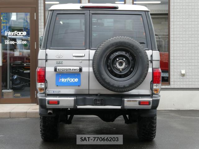 Toyota Land Cruiser 70 2000-12 8812907-13