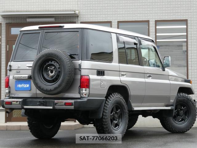 Toyota Land Cruiser 70 2000-12 8812907-16