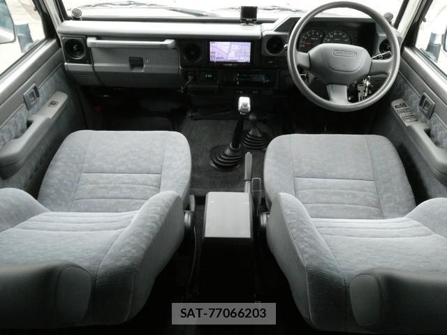 Toyota Land Cruiser 70 2000-12 8812907-17