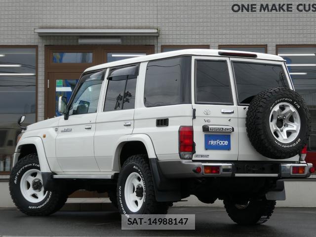 Toyota Land Cruiser 70 2015-12 8812908-10