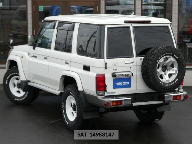 Toyota Land Cruiser 70 2015-12 8812908-12