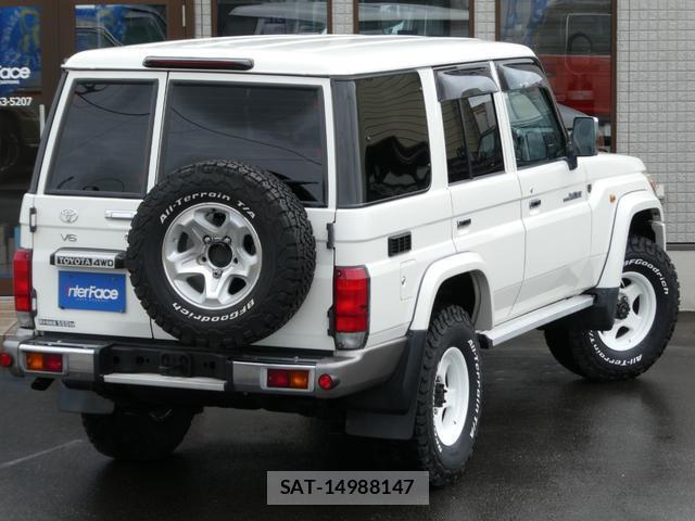 Toyota Land Cruiser 70 2015-12 8812908-14