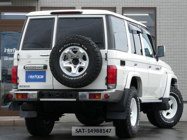 Toyota Land Cruiser 70 2015-12 8812908-15