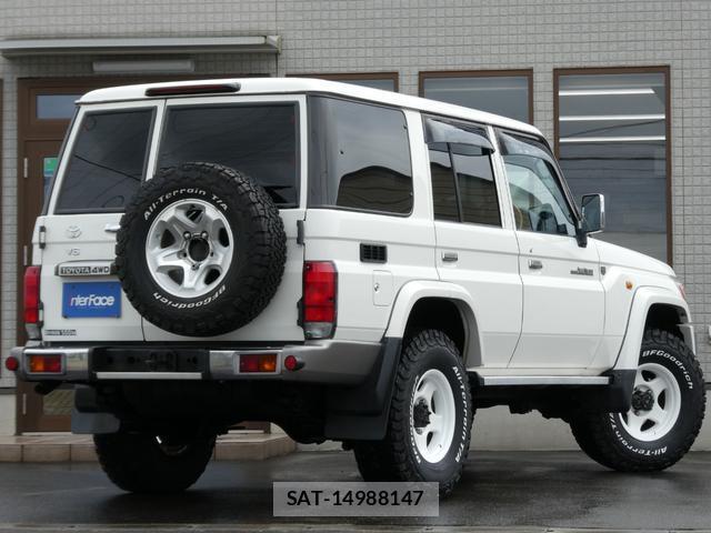 Toyota Land Cruiser 70 2015-12 8812908-16