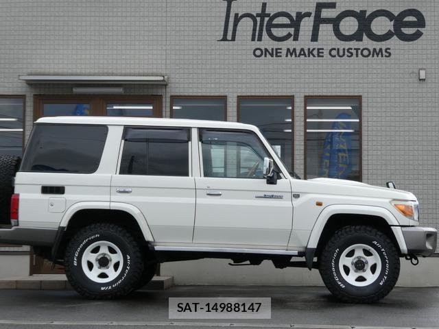 Toyota Land Cruiser 70 2015-12 8812908-8