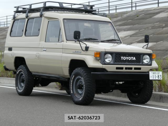 Toyota Land Cruiser 70 2015-08 8812910-1