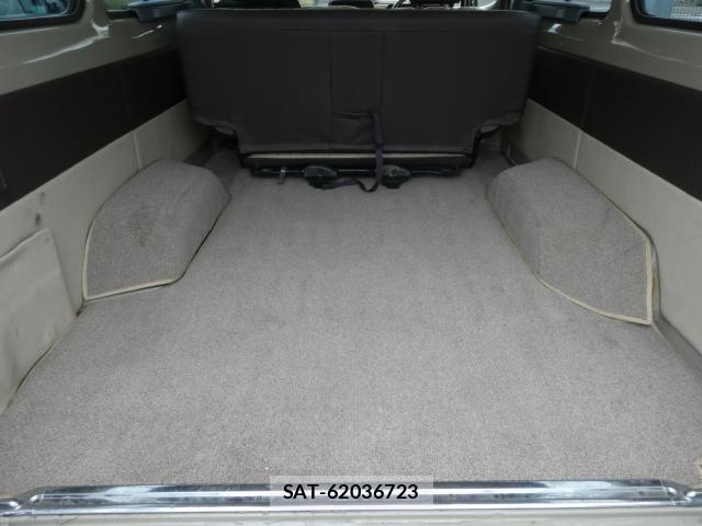 Toyota Land Cruiser 70 2015-08 8812910-10
