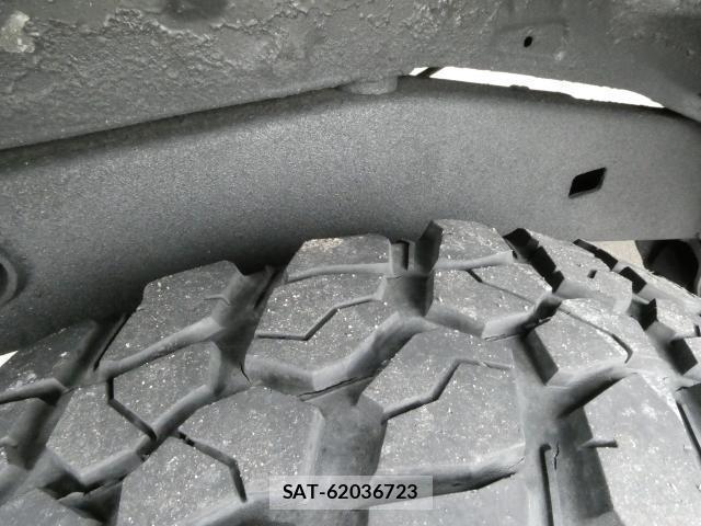 Toyota Land Cruiser 70 2015-08 8812910-11