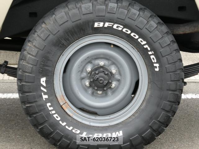 Toyota Land Cruiser 70 2015-08 8812910-7