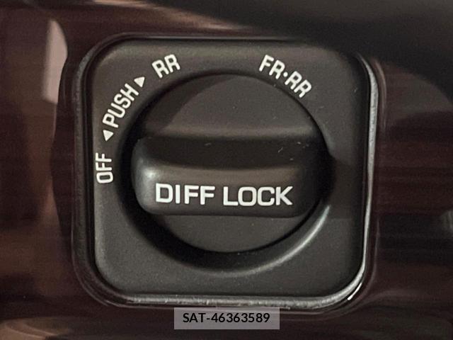 Toyota Land Cruiser 70 2025-02 8813164-5