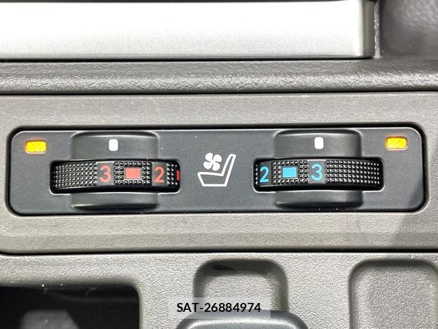 Toyota LAND CRUISER PRADO 2019-03 8813186-8