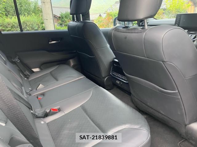 Toyota LAND CRUISER 2024-04 8813262-6