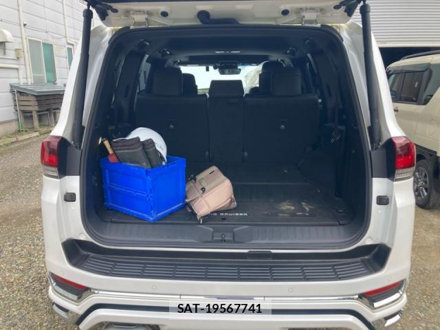Toyota LAND CRUISER 2023-03 8813647-10