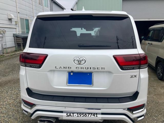 Toyota LAND CRUISER 2023-03 8813647-6
