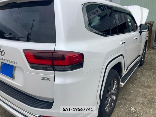 Toyota LAND CRUISER 2023-03 8813647-8