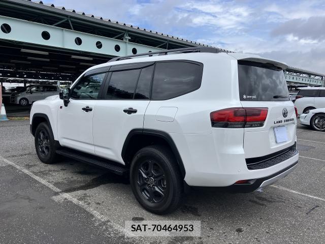 Toyota LAND CRUISER 2024-01 8813946-1